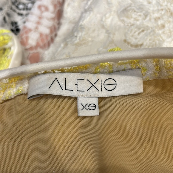 Yellow and white lace romper - Picture 4 of 4